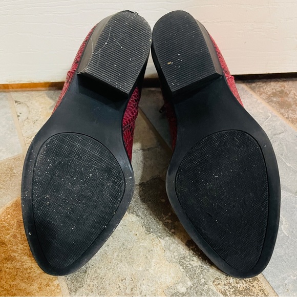 ❤️Wonderful Red & Black Snake Print Zip Up Ankle Booties! - Picture 8 of 10
